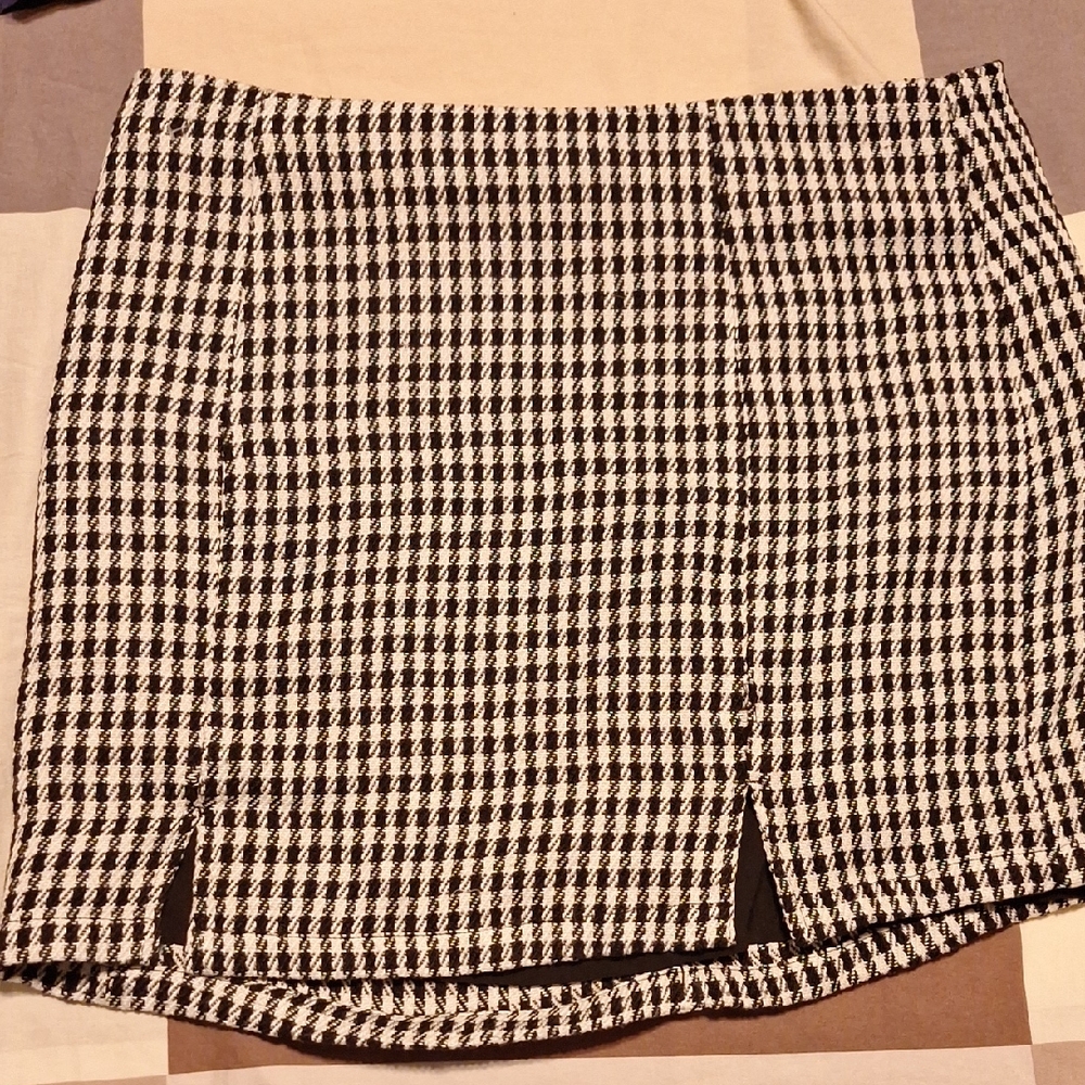 Black and White Houndstooth Skirt